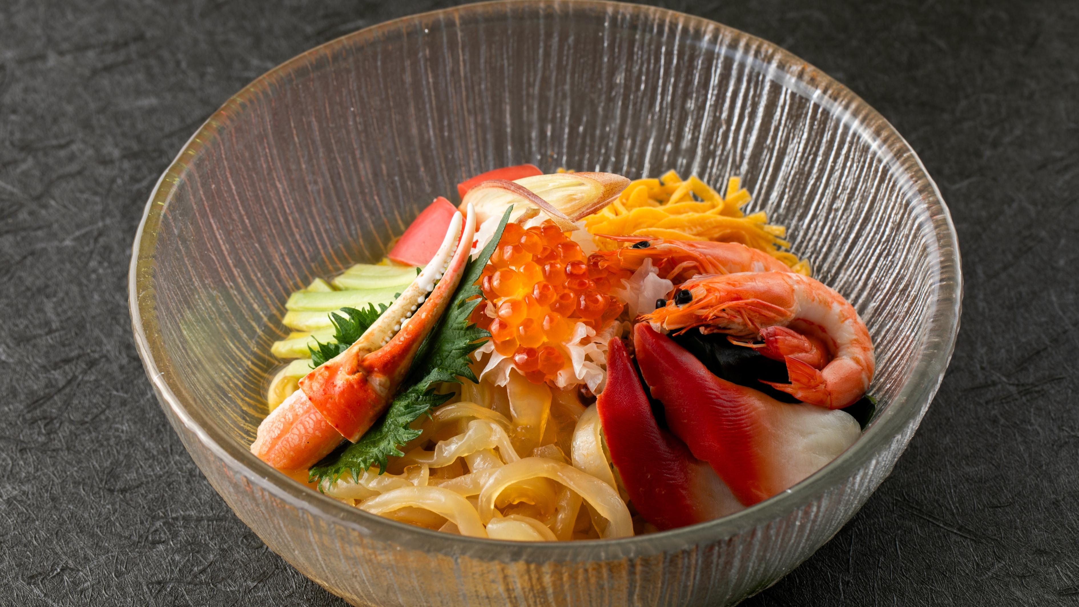 海の幸入り冷麺イメージ