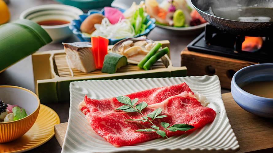 旬の食材を丁寧に仕上げた懐石料理で、彩り豊かなひと品ひと品をお楽しみいただけます