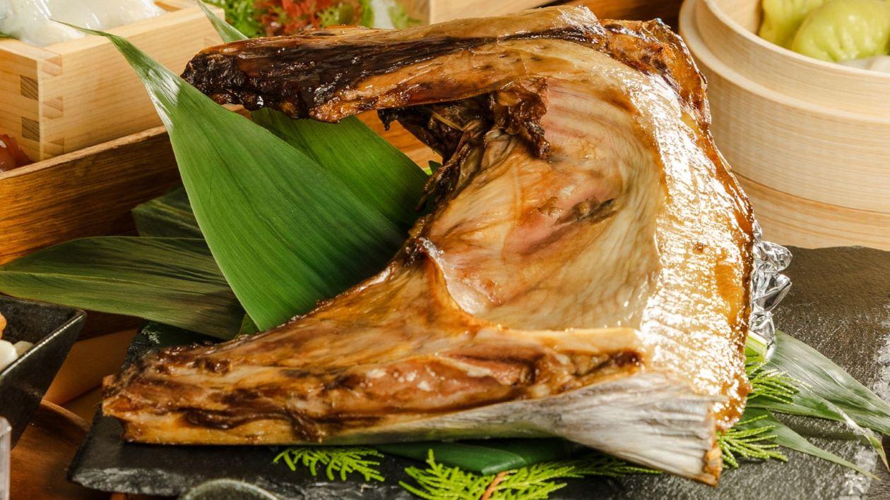 マグロのカマのガーリックロースト　ウィンターホリデーディナーブッフェ2026