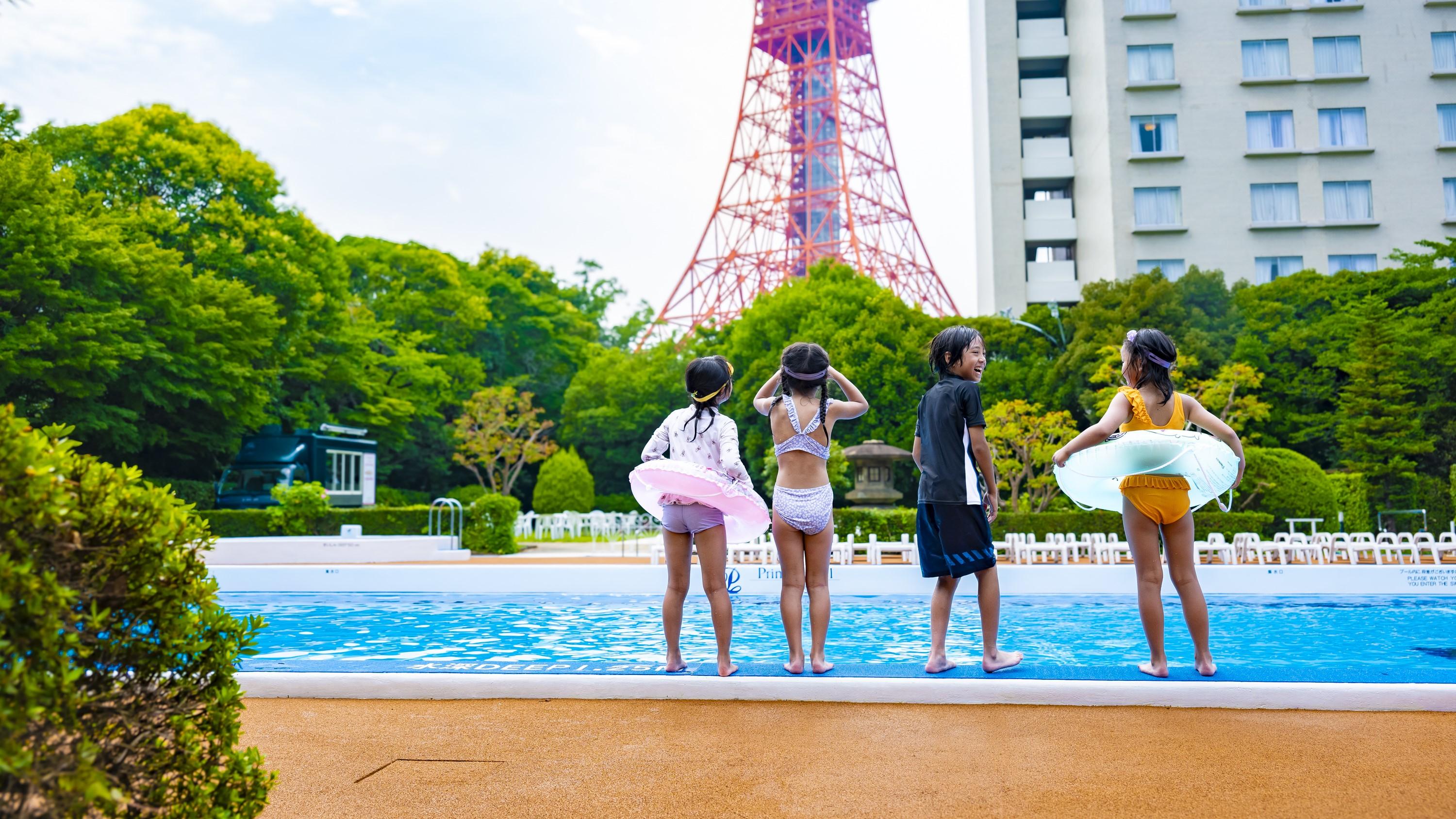 青い空と迫力満点の東京タワーを見上げる、圧倒的な開放感あふれるアウトドアプールで夏を満喫！