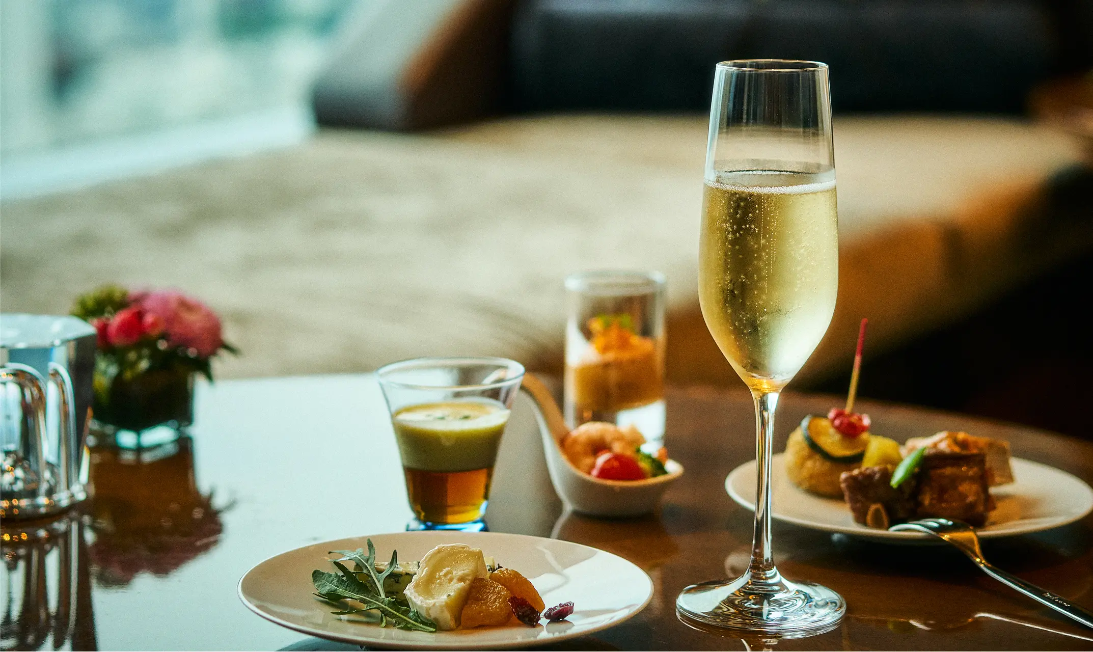 CLUB LOUNGE