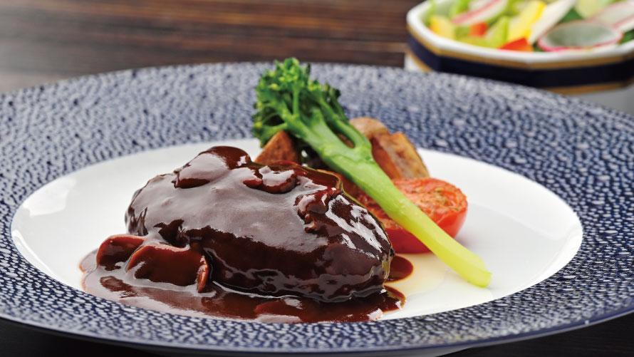 黒毛和牛と黒豚を使用したハンバーグセット
