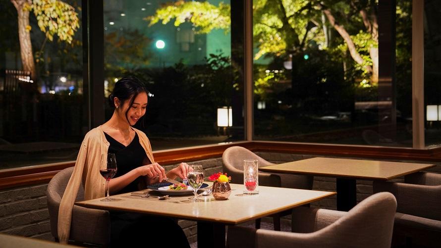 「メインダイニング いと桜」にて西洋料理をご用意いたします。