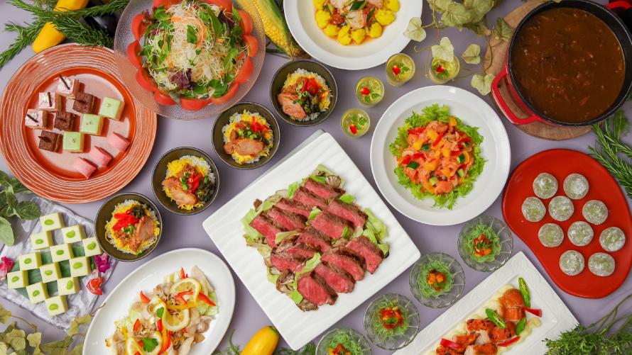 夕食は、地元食材を取り入れた和洋中ブッフェをお楽しみいただけます