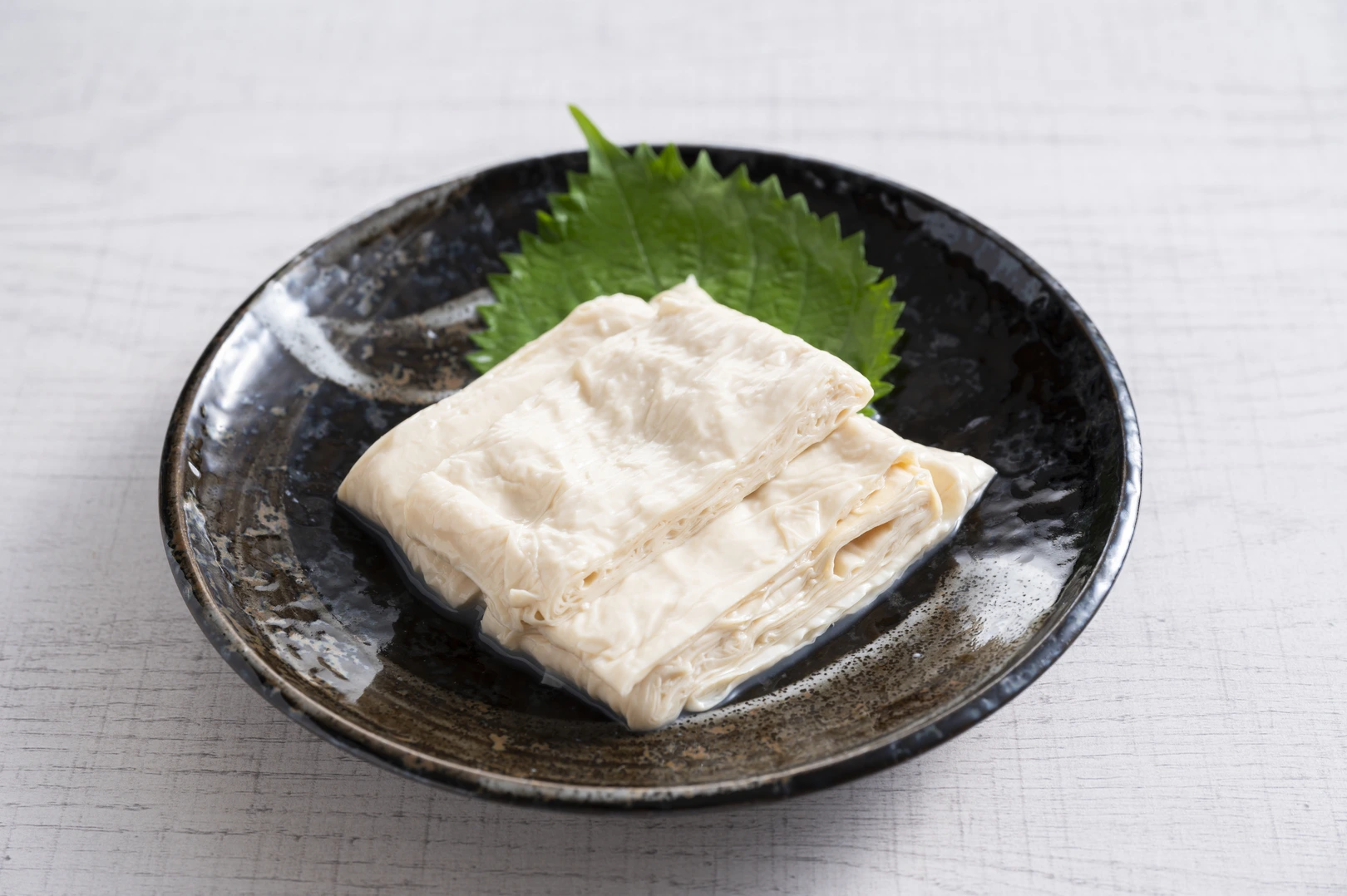 PIXTAより「湯葉の刺身」