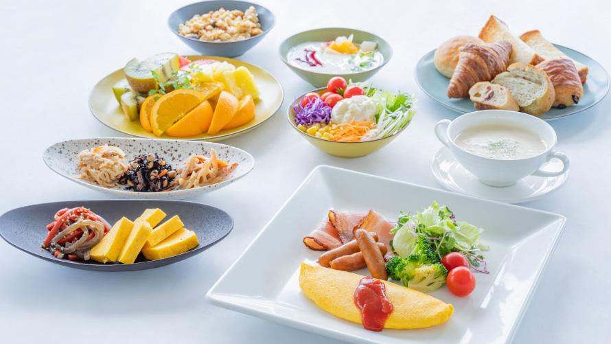 【ご朝食】レストランまたは宴会場にて地元食材を使った和洋ブッフェ朝食をご用意しております。