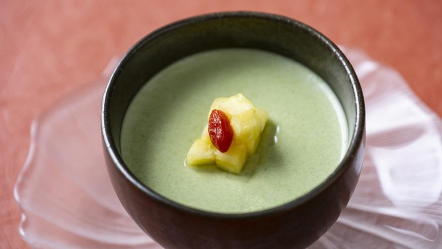 土山抹茶を使用した杏仁豆腐（湖南地域）