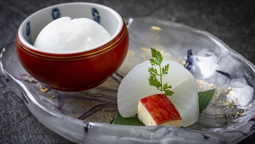 【水　物】酒粕バニラアイス　日本酒の風味を付けた梨のコンポート