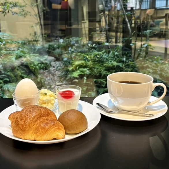 写真:おにぎりとお味噌汁