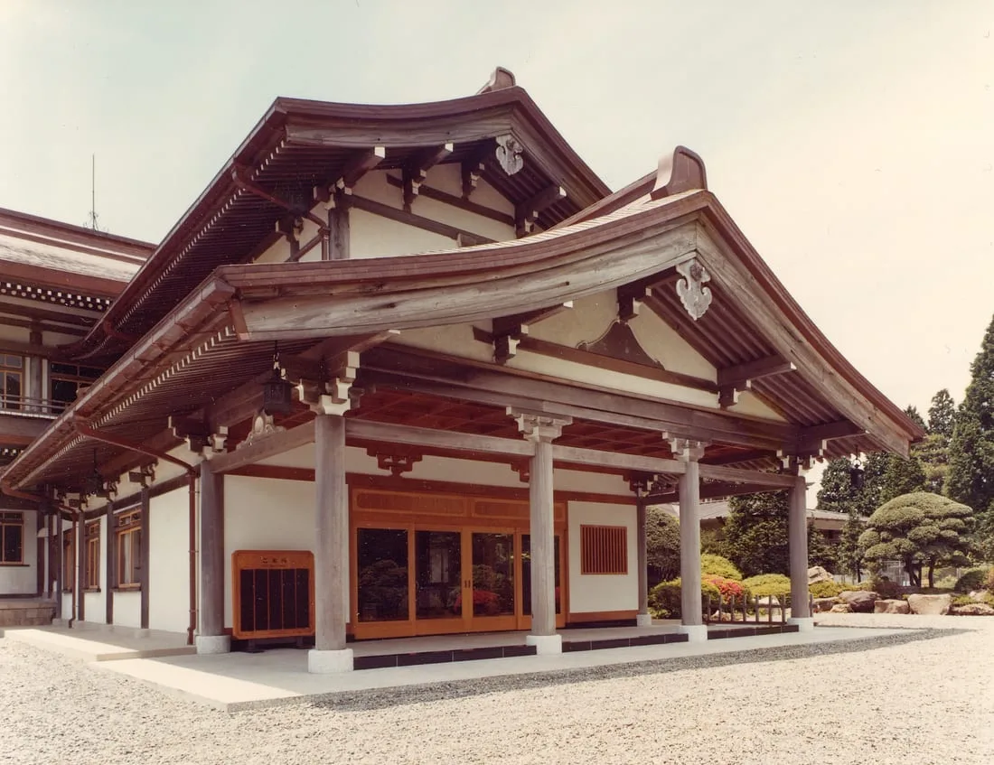 翼廊と屋根の意匠