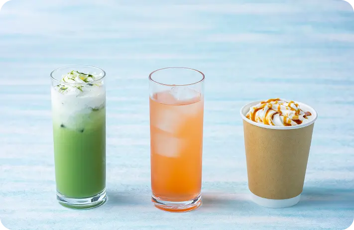 左より抹茶ミルク・アセロラドリンク・キャラメルカフェラテ